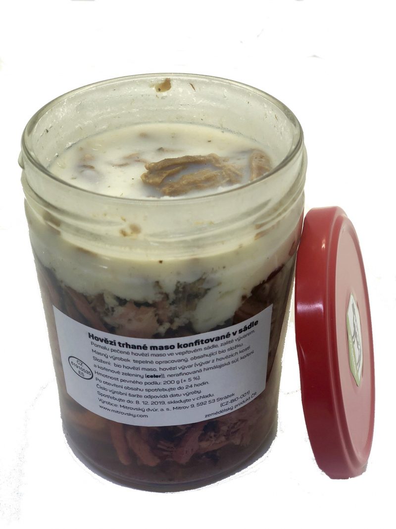 Hovězí trhané maso konfitované v sádle